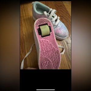 Heelys sneaker for girls .. roller sneakers